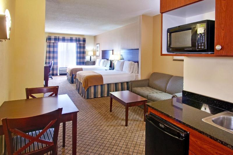 Suite with Two Beds - Non-Smoking image 1
