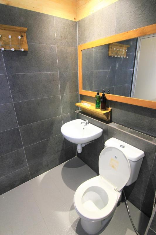 Queen Victoria Apartment Batam - image 4