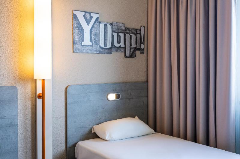 Standard Triple Room image 4