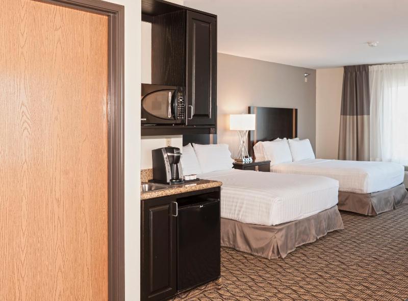 Queen Suite with Two Queen Beds image 3