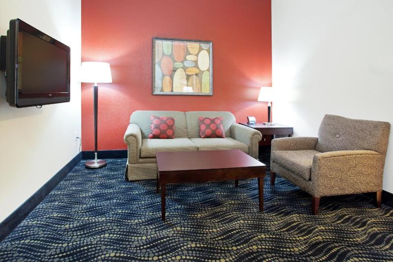 One-Bedroom King Suite image 4