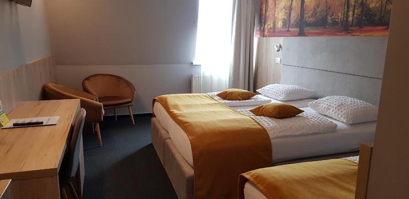 Standard Triple Room image 3