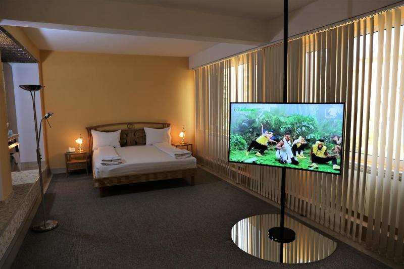 Hotel Central - image 9