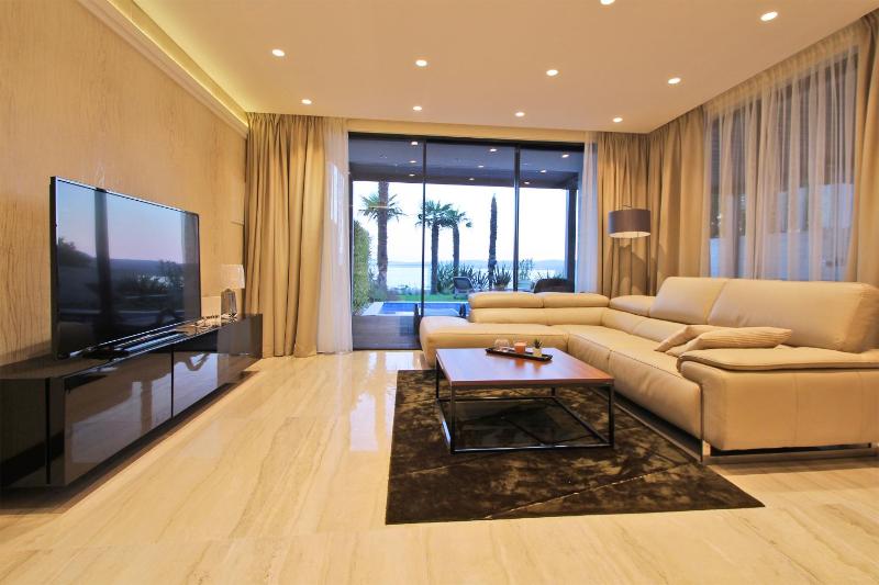 BEACH FRONT VILLA FRAN - DELUXE SUITE with private pool - image 23