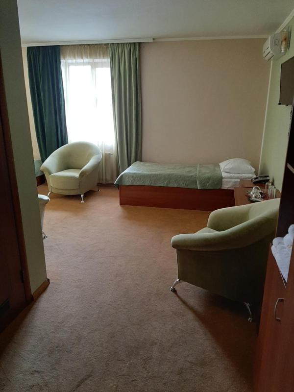 Standard Triple Room image 4