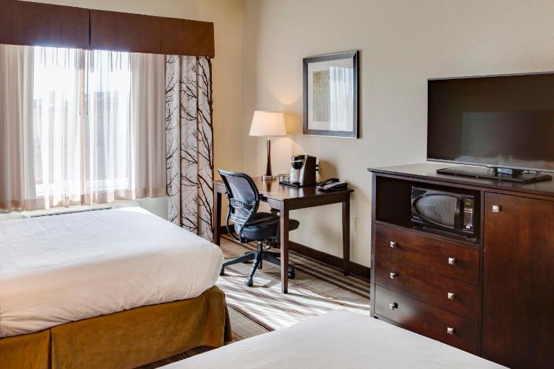 Standard Queen Room with Two Queen Beds image 2