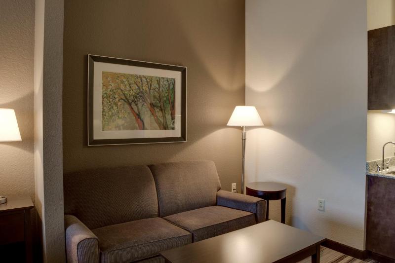Standard King Room - Communications Accessible image 3