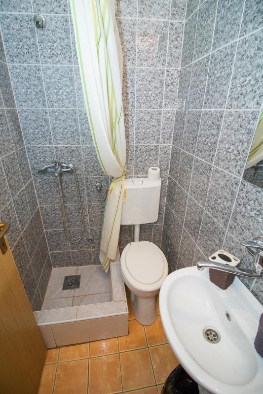 Triple Room with Private Bathroom image 4