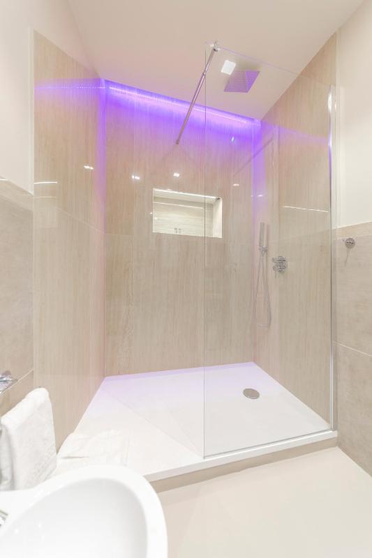 Standard Double Room image 4