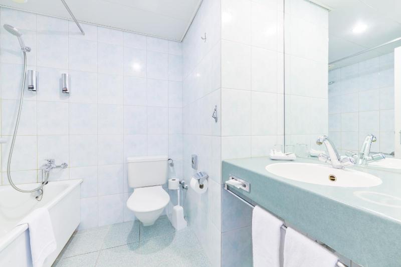 Standard Quadruple Room image 3