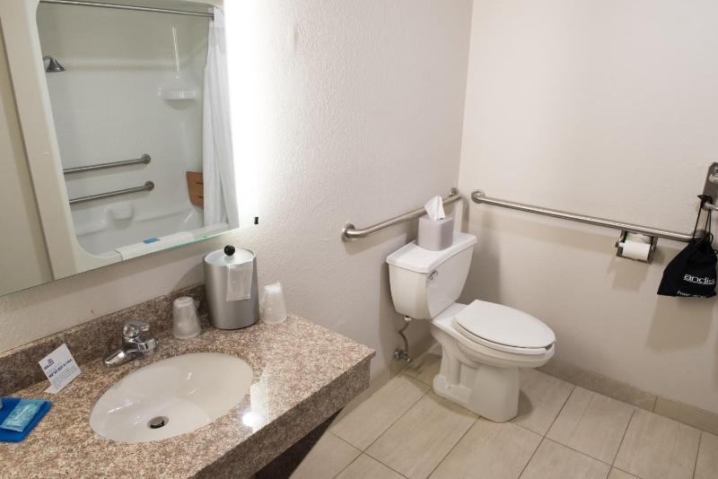 King Room - Mobility Access Tub - Non-Smoking image 2