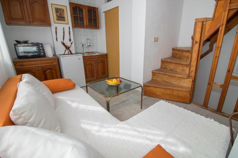 Triple Room with Private Bathroom image 4