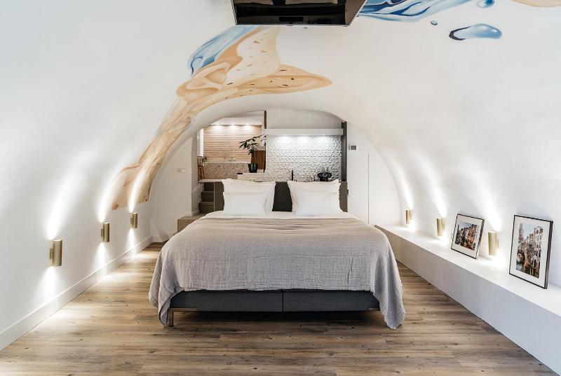 Unique Deluxe room – Annex image 1