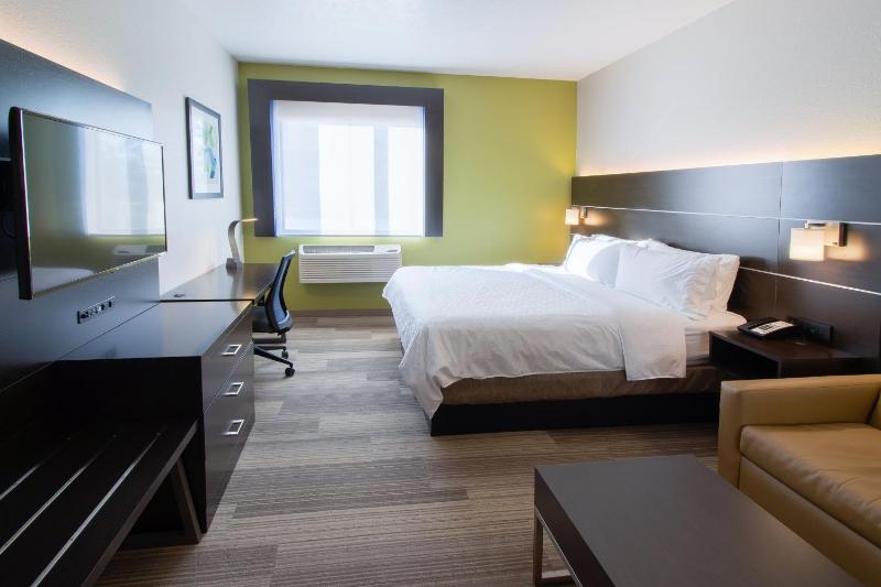 King Suite with Sofa Bed image 3