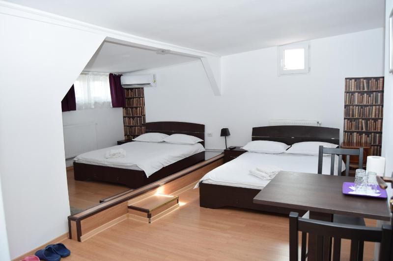 Standard Triple Room image 3