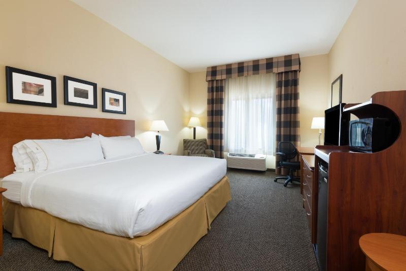 Standard King Room image 3