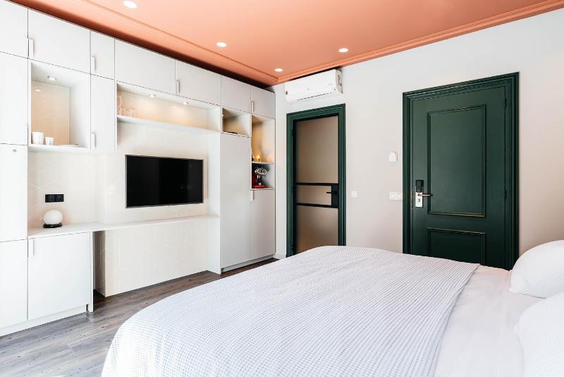 Deluxe Room  image 2