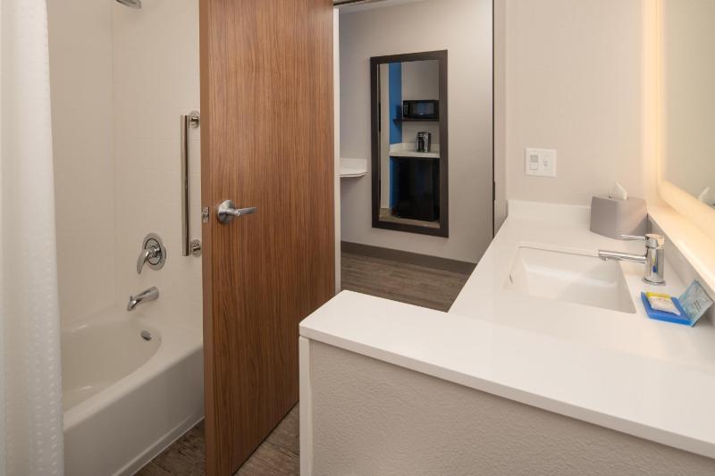 Standard Room image 2