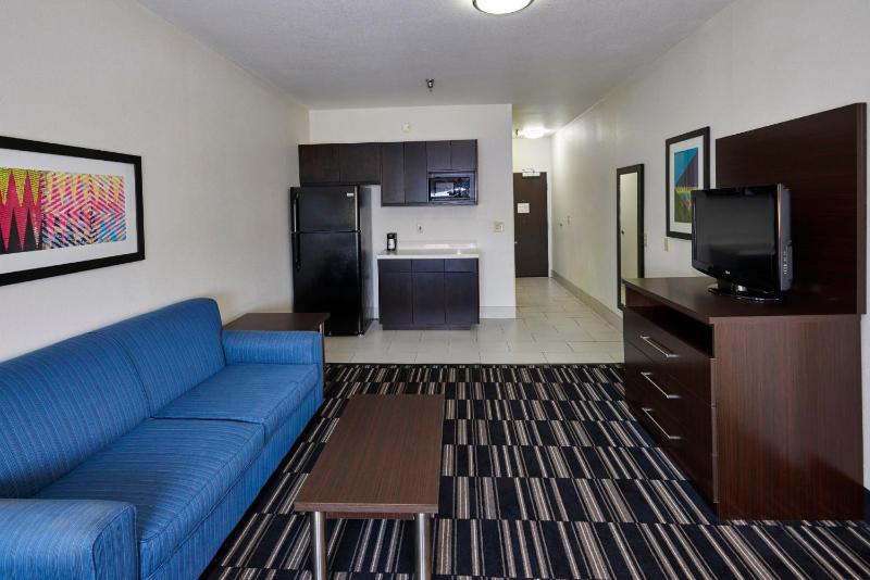 One-Bedroom Suite with Sofa Bed image 1