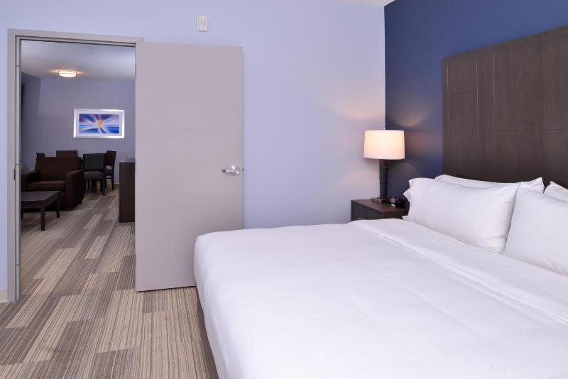 King Suite - Non-Smoking image 1