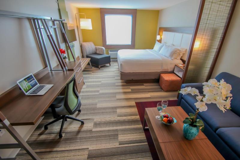 King Suite with Sofa Bed - Non Smoking image 2