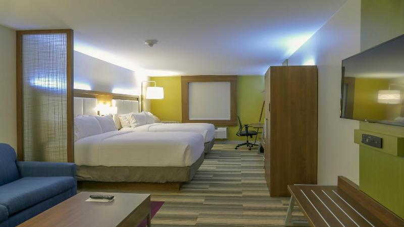 Queen Suite with Sofa Bed image 3