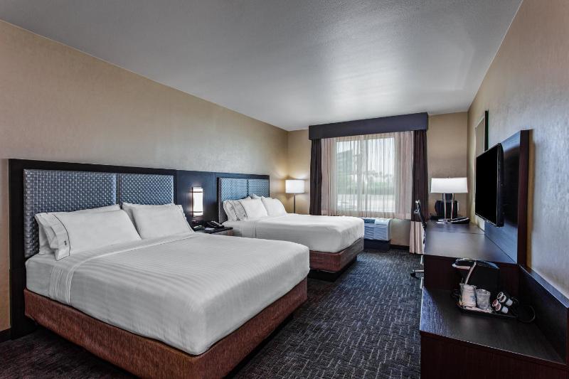 Standard Room with Two Queen Beds image 2