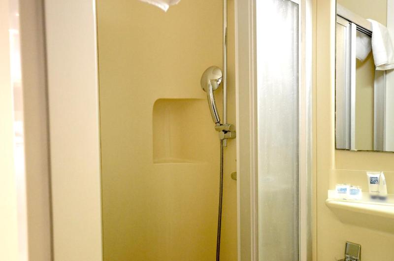 Quadruple Room image 4