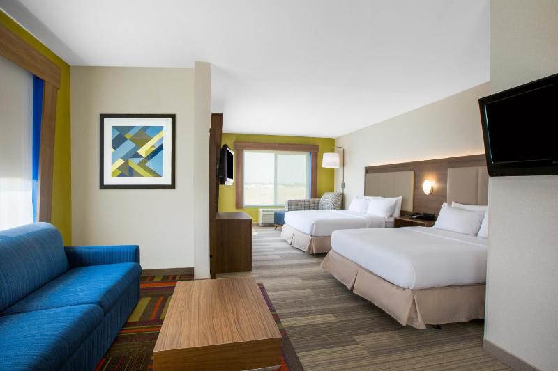 Queen Suite with Two Queen Beds and Additional Living Area image 2