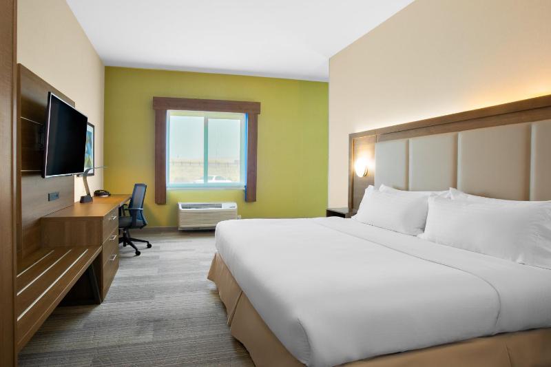 Standard King Room with Extra Space image 2