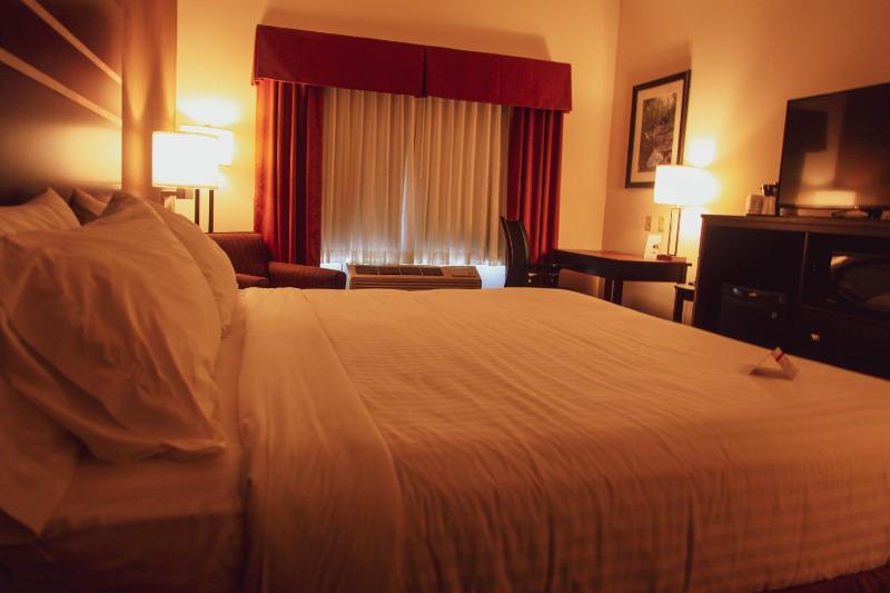 Standard King Room image 1
