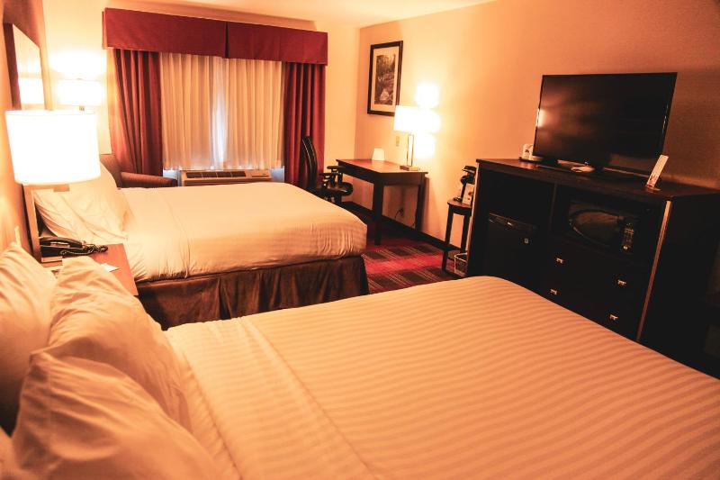 Standard Room with Two Queen Beds image 1