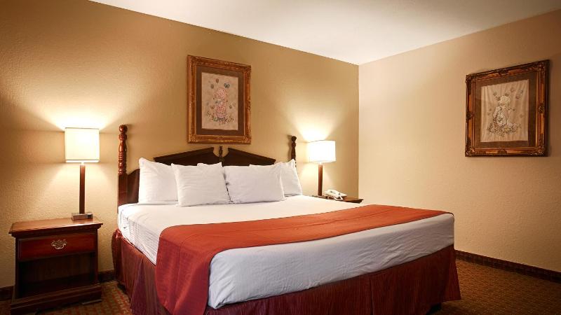 Superior King Room with Sofa Bed - Non-Smoking image 3
