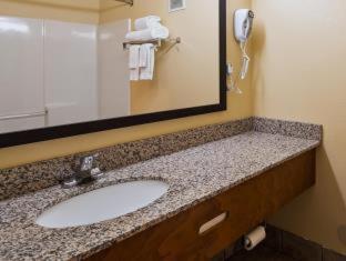 Room #7863812 image 3