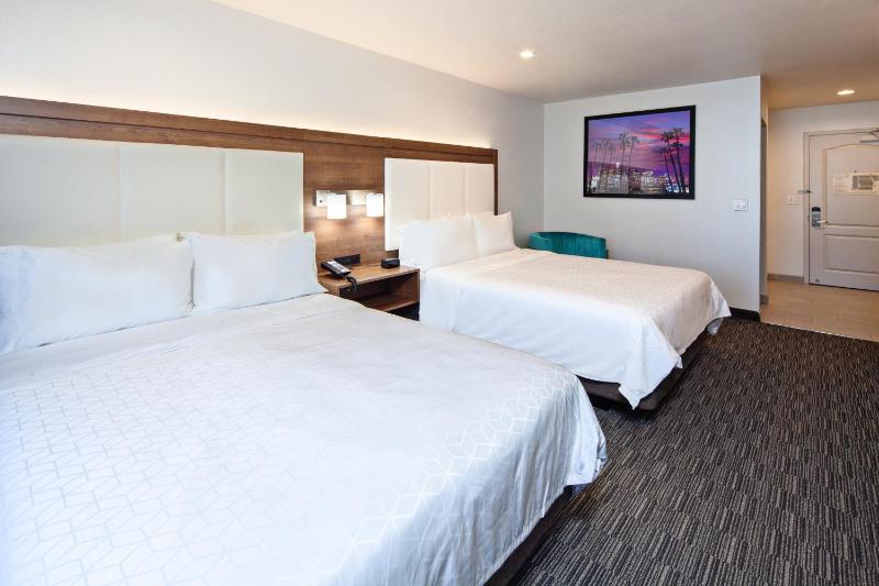 Standard Queen Room with Two Queen Beds image 3