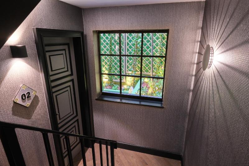 Feature Twin with Balcony image 1