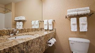 Quadruple Room with Two Queen Beds - Disability Access/Non Smoking image 3