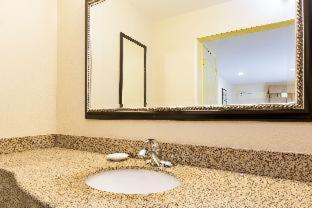 Room #5758311 image 3