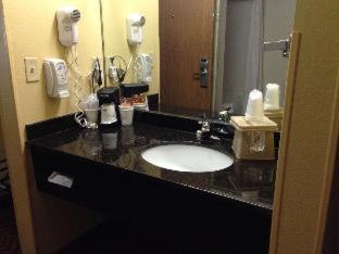 Queen Room with Bathtub - Mobility Access/Non-Smoking image 1