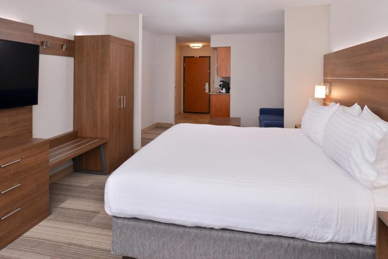 King Suite with Sofa Bed image 2