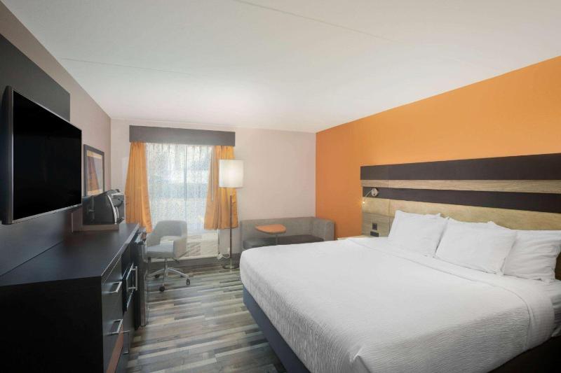King Studio Suite - Mobility Access/Non-Smoking image 2