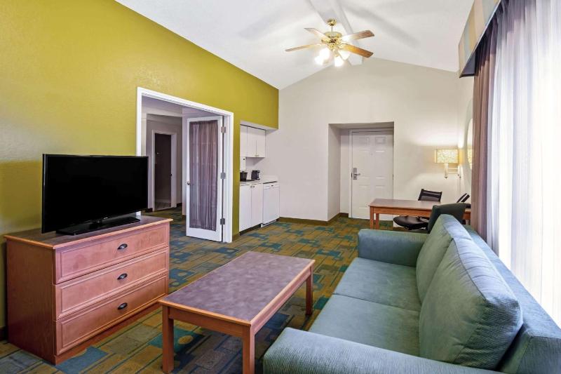 One-Bedroom King Suite - Non-Smoking image 1