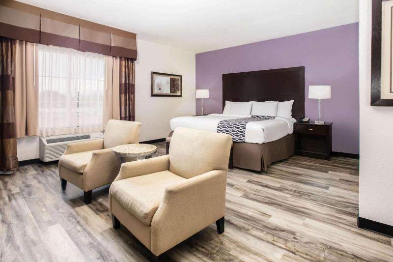 Executive King Suite - Non-Smoking image 2