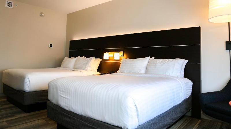 Standard Room with Two Queen Beds image 3