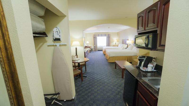 Suite with Two Beds - Non-Smoking image 2