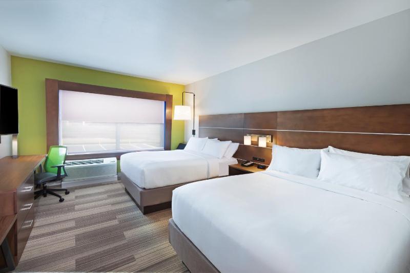 Standard Room with Two Queen Beds image 2