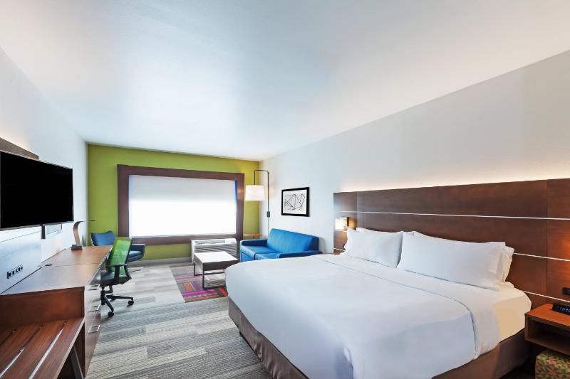 King Suite with Sofa Bed image 2