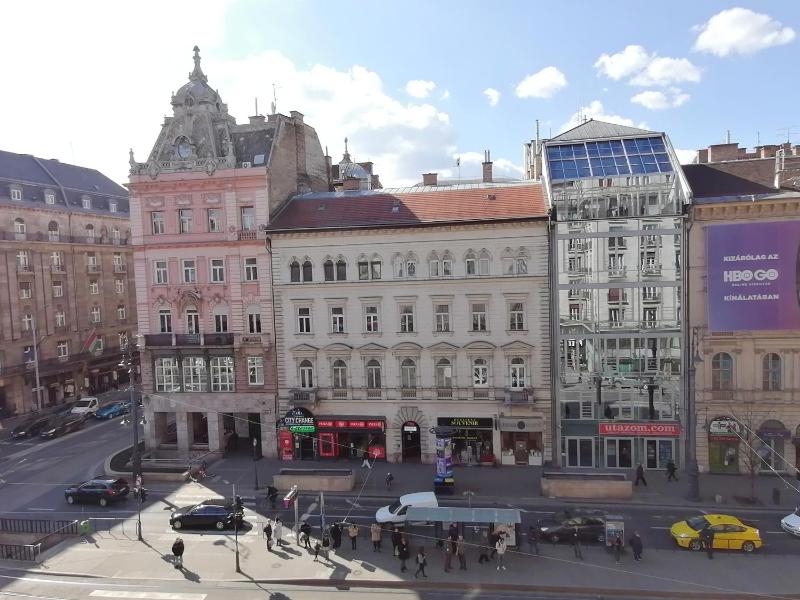 Twin Room with Garden View image 4