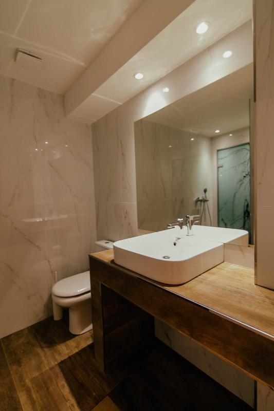Annas Apartment - image 12