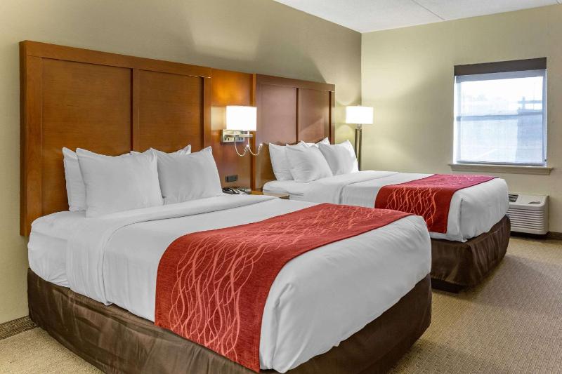 Queen Room with Two Queen Beds - Non-Smoking image 1